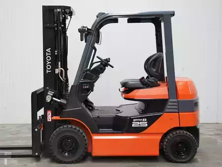 Eléctrico - 4 rodas 2024  Toyota 8FB25 (1)