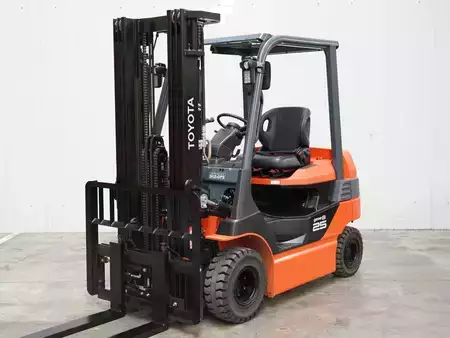 Eléctrico - 4 rodas 2024  Toyota 8FB25 (2)