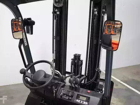 4-wiel elektrische heftrucks 2025  Toyota 8FB25 (4)