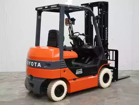 Eléctrico - 4 rodas 2025  Toyota 8FB25 (3)