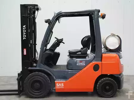 Gas gaffeltruck 2017  Toyota 02-8FGF25 (1)