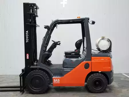 Nestekaasutrukki 2022  Toyota 02-8FGF30 (1)
