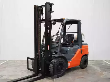 Nestekaasutrukki 2022  Toyota 02-8FGF30 (2)
