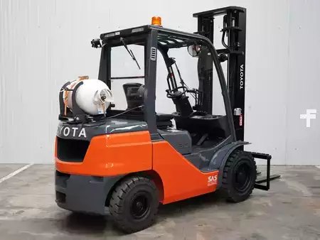 Nestekaasutrukki 2022  Toyota 02-8FGF30 (3)