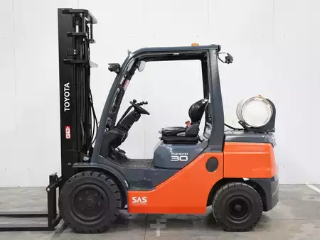 Gas gaffeltruck 2022  Toyota 02-8FGF30 (1)