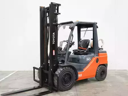 Gas gaffeltruck 2022  Toyota 02-8FGF30 (2)
