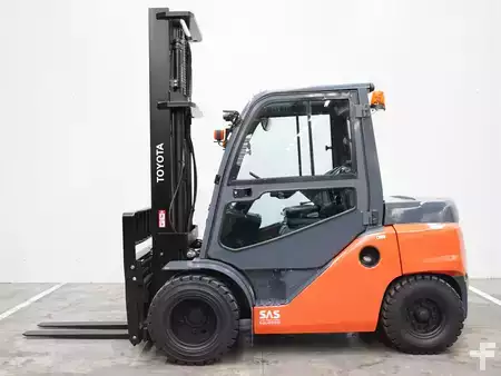 Dieseltrukki 2017  Toyota 40-8FD40N (1)