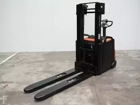 Hochhubwagen 2017  Toyota SWE200L (2)