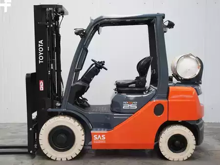 LPG heftrucks 2017  Toyota 02-8FGF25 (1)