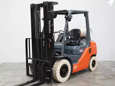 LPG heftrucks 2017  Toyota 02-8FGF25 (2)