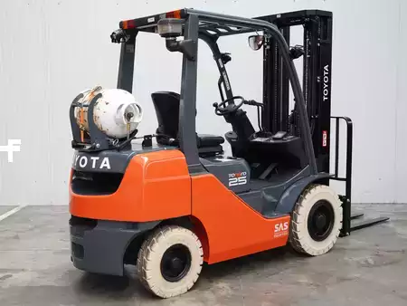 LPG heftrucks 2017  Toyota 02-8FGF25 (3)