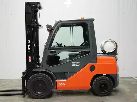 Gasoltruck 2015  Toyota 02-8FGF30 (1)