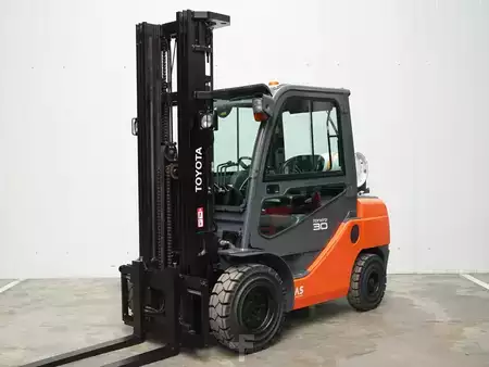 Gasoltruck 2015  Toyota 02-8FGF30 (2)