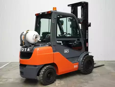 Gasoltruck 2015  Toyota 02-8FGF30 (3)