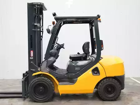 Diesel truck 2016  Komatsu FD30T-17 (1)