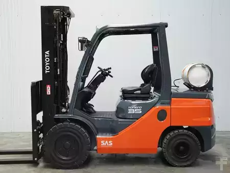 LPG heftrucks 2021  Toyota 02-8FGJF35 (1)