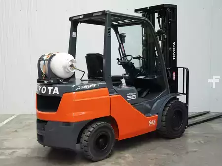 LPG heftrucks 2021  Toyota 02-8FGJF35 (3)