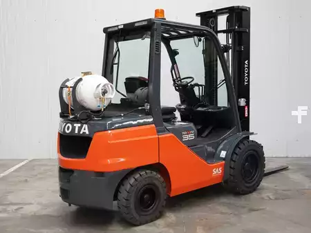 LPG heftrucks 2021  Toyota 02-8FGJF35 (3)