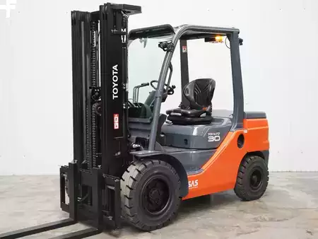 Dieselový VZV 2020  Toyota 52-8FDF30 (2)