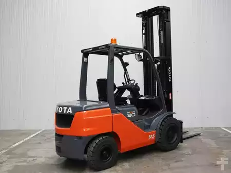 Dieselový VZV 2022  Toyota 52-8FDF30 (3)