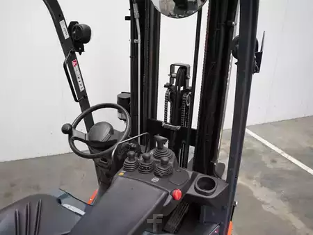 Carrelli elettrici 3 ruote 2016  Toyota 8FBEK18T (4)