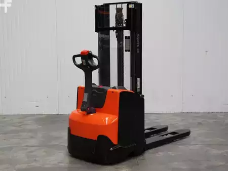 Pinontavaunu 2021  Toyota SWE120 (3)