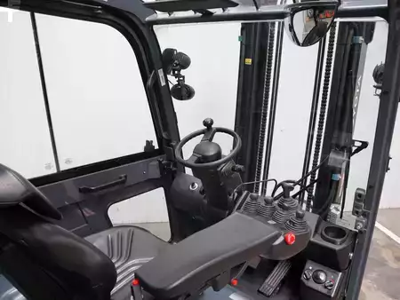 Elektryczne 4-kołowe 2020  Toyota 8FBMT35 (4)