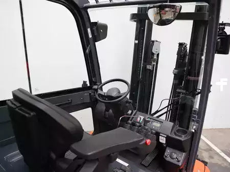 Elektro čtyřkolový VZV 2017  Toyota 8FBMT50 (4)