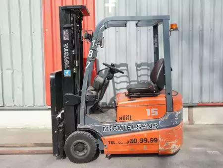Elektrisk- 3 hjul 2003  Toyota FBESF15 (1)