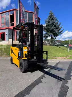 Elektro 4 Rad 2023  Hyundai 30B-9U (1)