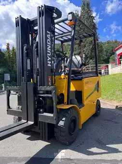 Elektro 4 Rad 2023  Hyundai 30B-9U (3)