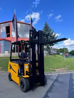 Elektro 4 Rad 2023  Hyundai 30B-9U (8)