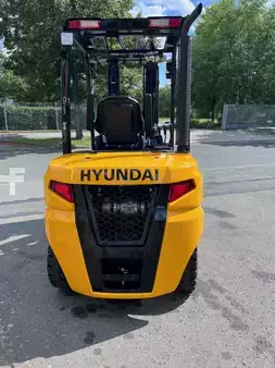 Dízel targoncák 2023  Hyundai 30D-9V (5)
