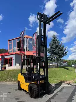 Dízel targoncák 2023  Hyundai 30D-9V (10)
