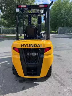 Dízel targoncák 2023  Hyundai 30D-9V (5)
