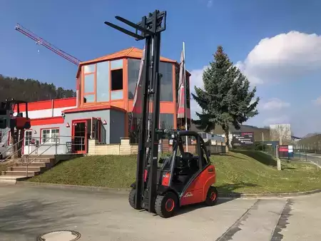 Treibgasstapler 2011 Linde H 35 T -01 - 393 (1)
