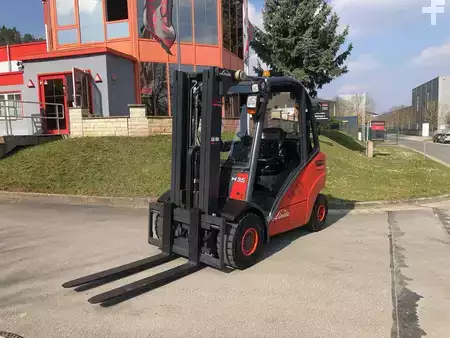 Treibgasstapler 2011  Linde H 35 T -01 - 393 (2)