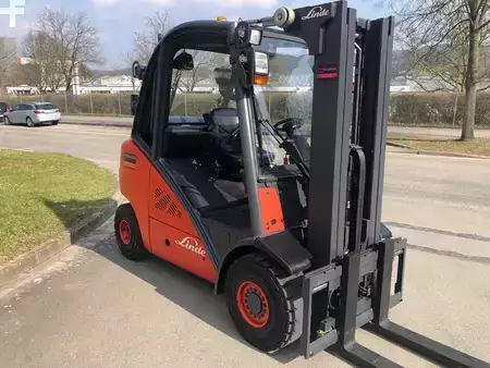 Treibgasstapler 2011  Linde H 35 T -01 - 393 (4)