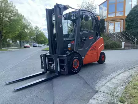 Treibgasstapler 2011  Linde H 35 T - 01 (2)