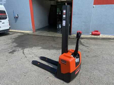 Ruční vysokozdvižný vozík 2006 BT HWE 100 (1)