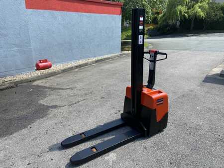 Ruční vysokozdvižný vozík 2006 BT HWE 100 (2)