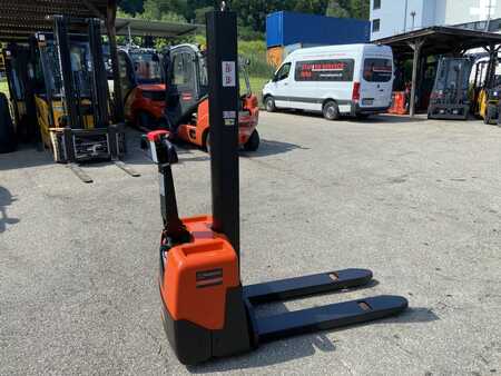 Ruční vysokozdvižný vozík 2006 BT HWE 100 (3)