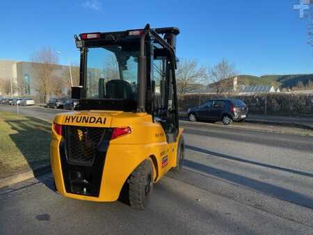 Diesel Forklifts 2021  Hyundai 30D-9V (3)