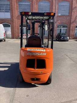 Wózki widłowe diesel 2015  Doosan D18S-5 (6)