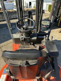 Elektryczne 4-kołowe 2013  Toyota 8FBMT25 (2)