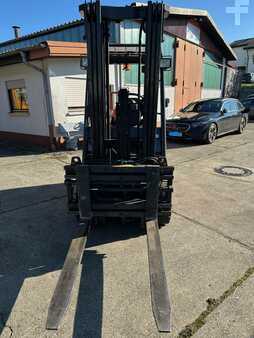 Elektryczne 4-kołowe 2013  Toyota 8FBMT25 (4)