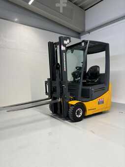 Chariots électriques à 3 roues 2010  Jungheinrich EFG 215 (1)