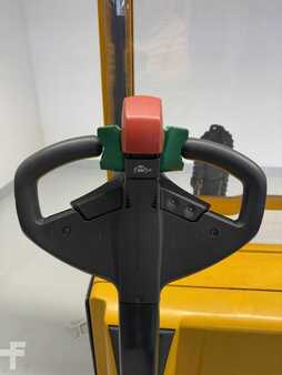 Stoccatori 2010  Jungheinrich EJC 112 (4)