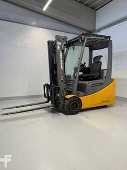 Chariots électriques à 3 roues 2017  Jungheinrich EFG 220 (1)