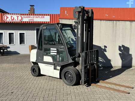 Treibgasstapler 2009 Nissan UG1D2A30LQ (1)